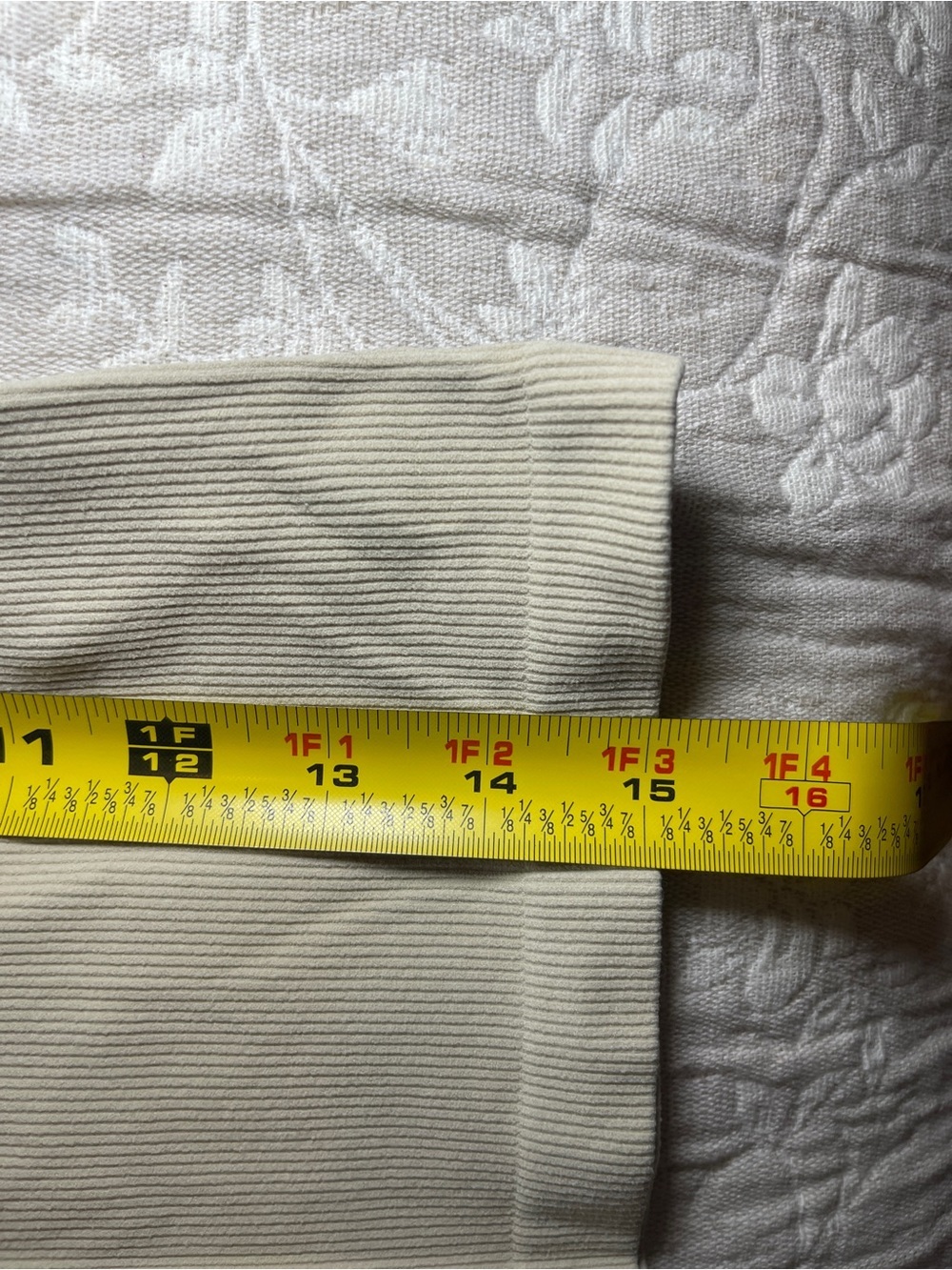 Women's Beige Seamless Fitted Ribbed Cami Tank Top
Size Small Spaghetti Strap - Picture 8 of 9